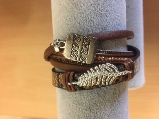 Wikkelarmband met blad strass bruin