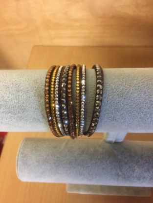 Wikkelarmband bruin met strass