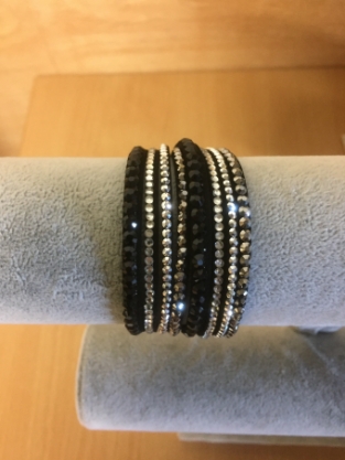 Wikkelarmband grijs met strass